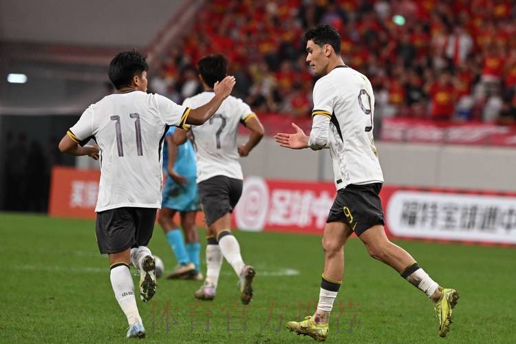 三连胜零失球!U19男足昂首晋级亚青赛决赛阶段比赛 三连胜零失球!U19男足昂首晋级亚青赛决赛阶段比赛